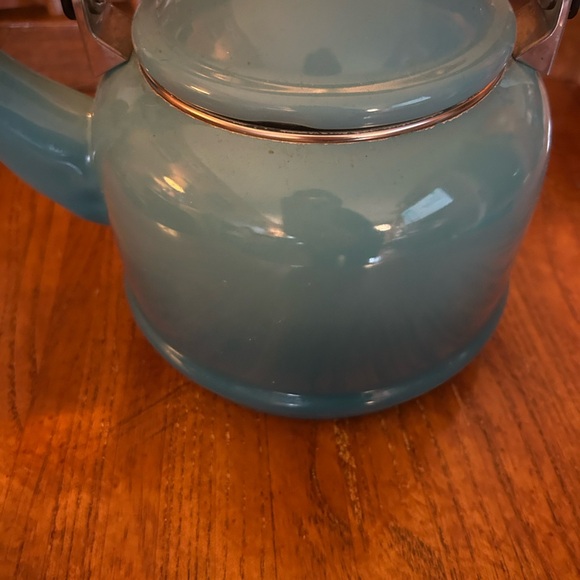 Le Creuset Teal Enamel Whistling Tea Kettle - Picture 8 of 16